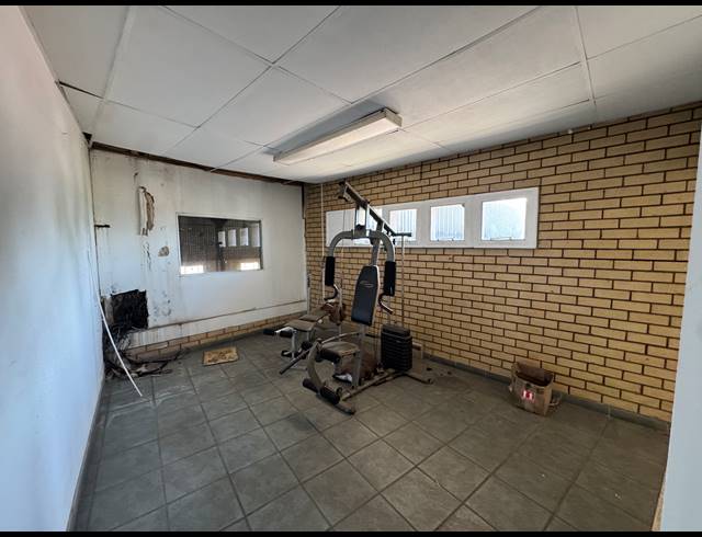 1,100M² WAREHOUSE TO LET IN ROBERTVILLE
